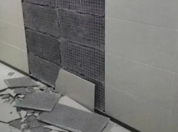 凌云瓷砖空鼓维修公司分享下凌云墙砖松动维修的知识